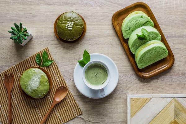 Can You Create a Gourmet Dessert Platter with Miniature Pastries and Cakes?
