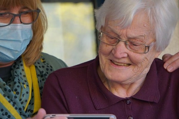 How Can Dance Therapy Contribute to Emotional Well-being in Elderly Individuals?