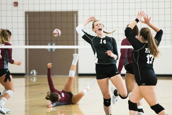 How Can Technology Assist in Real-Time Performance Analysis in Team Sports?
